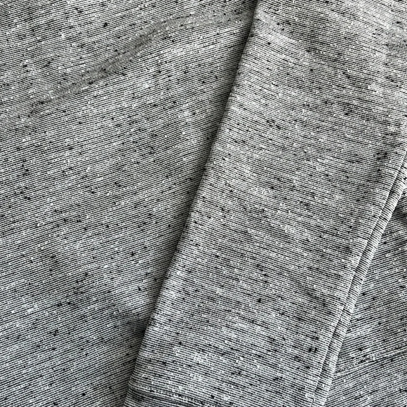 Under Armour All Season Gear Semi Fitted Heather Gray Crew Neck Sweatshirt XS - Picture 3 of 4